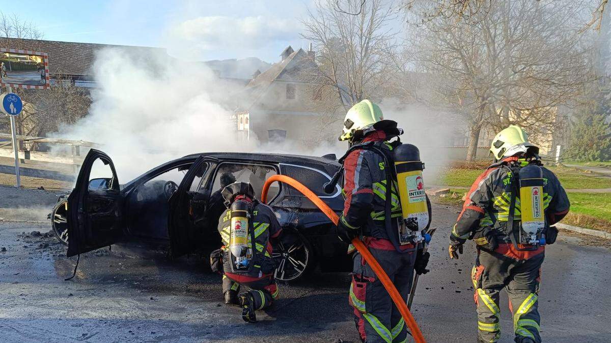 Der Pkw war nach dem Brand völlig zerstört