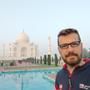 Thomas Ortner vor dem Taj Mahal in Indien