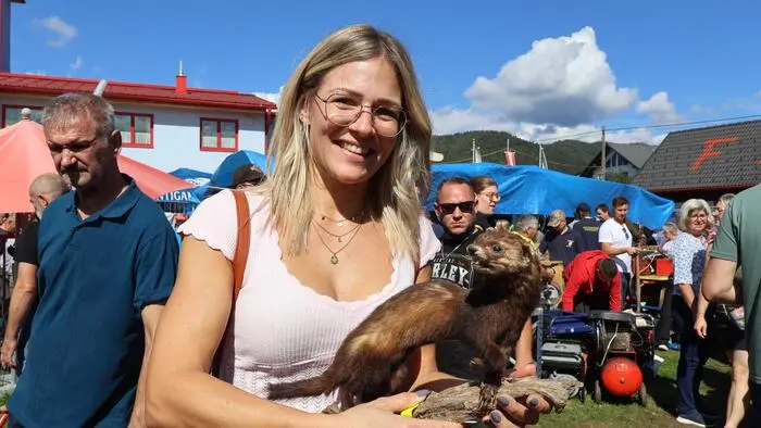 Schätze aller Art: Diese Dame ergatterte einen ausgestopften Iltis