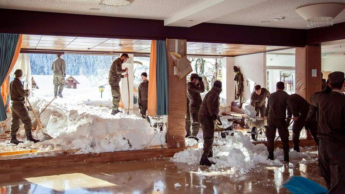 Die Pioniere des Bundesheeres leisteten bei der Räumung des Hotels Kirchenwirt ganze Arbeit