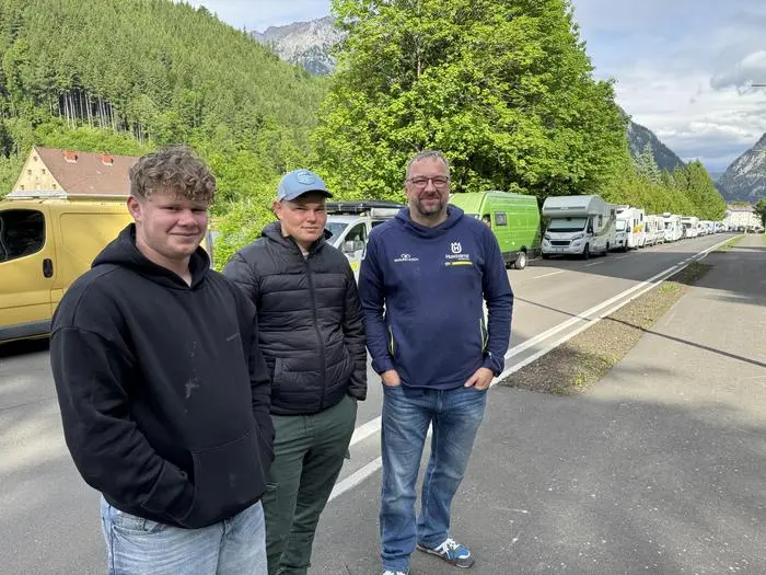 Marcel und Fabian aus Ferschnitz bei Amstetten und Nik (.r), der zum Red Bull Erzbergrodeo aus Stuttgart angereist ist
