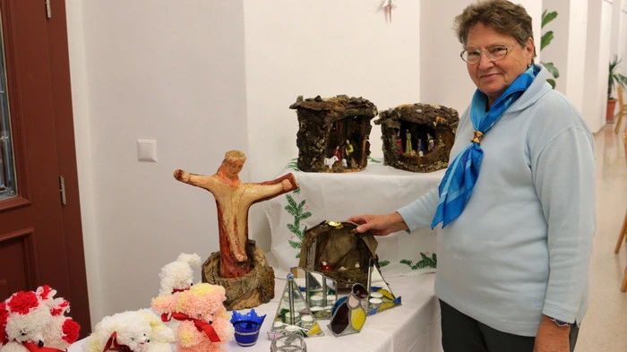Über Initiative der Tiffany-Künstlerin Aloisia Pongritz präsentierten in der Ganggalerie des Pfarrhofes Voitsberg am vergangenen Wochenende eine Reihe von Hobby- Künstlern und –Handwerkern ihre Werke zur kommenden Advent- und Weihnachtszeit.