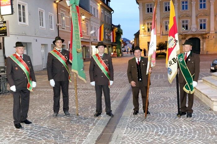 In der Herzogstadt lud am Freitagabend in Zusammenarbeit mit der örtlichen Stadtgemeinde der Kärntner Abwehrkämpferbund (KAB), Ortsgruppe St. Veit, zur traditionellen Feier. 