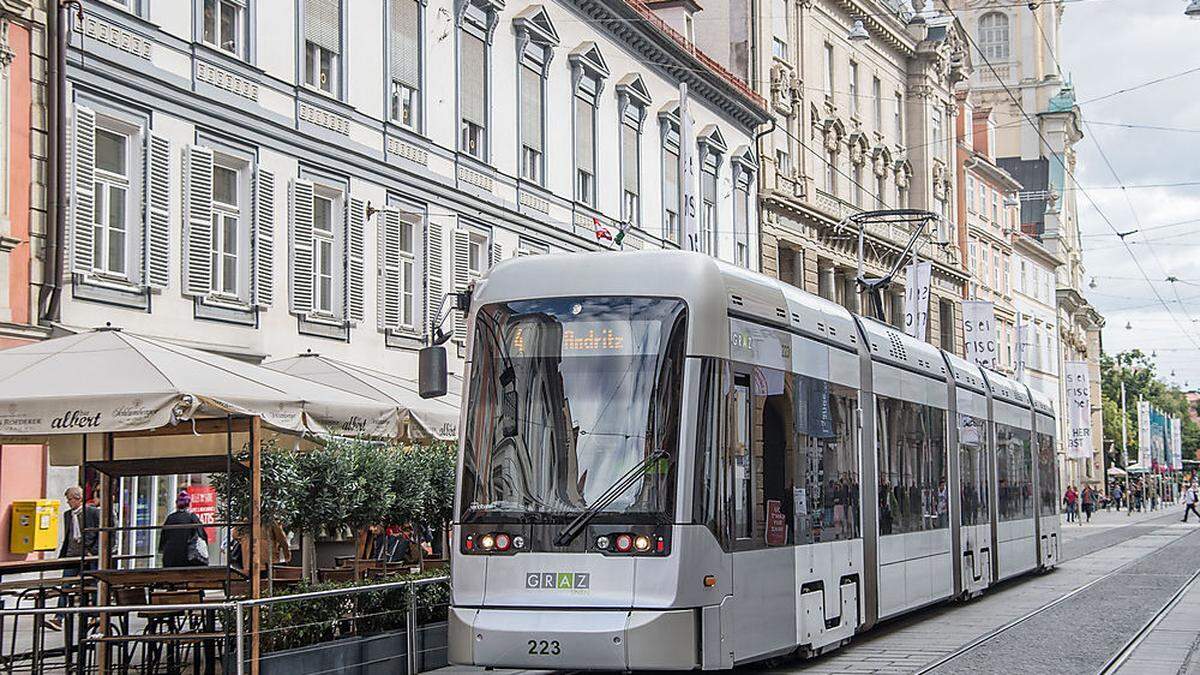 Graz muss neue Straßenbahnen bestellen. Die derzeit jüngsten, die Variobahnen von Stadler, sind seit 2010 im Einsatz und teils umstritten