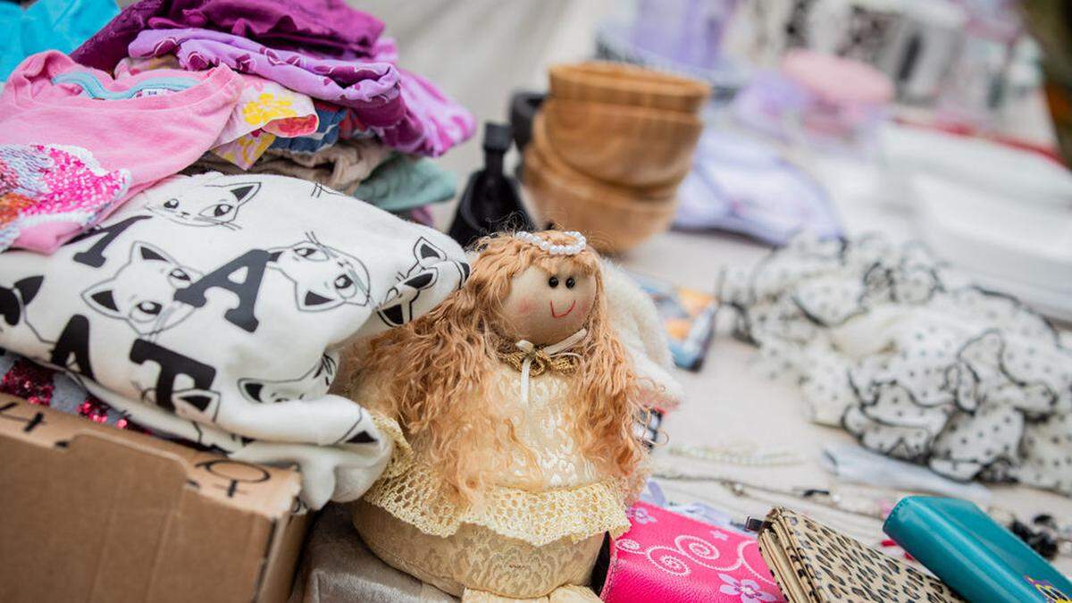 Alles mögliche findet sich auf einem Flohmarkt - ebenso auf jenem der Frauenbewegung