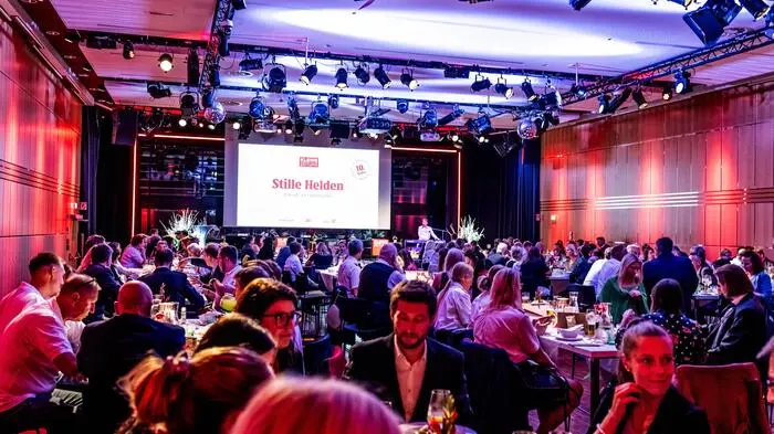 Zum zehnten Mal feierte die Kleine Zeitung das Ehrenamt und lud 80 „Stille Heldinnen und Helden“ im Casino Velden vor den Vorhang