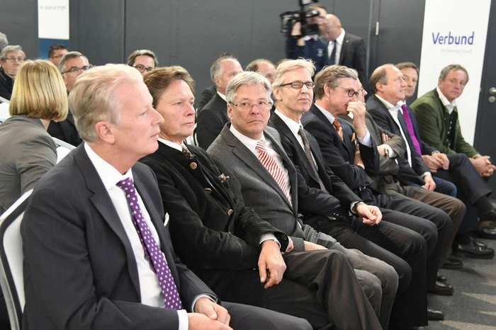 Landeshauptmann Kaiser und Vizekanzler Mitterlehner sehen die 400 Millionen Investition als Grundstein der erneuerbaren Energieversorgung für künftige Generationen: Ein europaweites Vorzeigemodell!