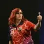 Noa-Lynn van Leuven spaltet die Darts-Geister