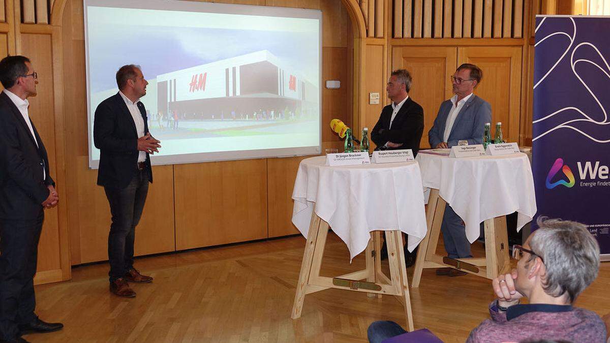 Jürgen Bruckner (Krocon), Rupert Heuberger-Vögl (Heureka), Ingo Reisinger (Finanzreferent der Stadt Weiz), Bürgermeister Erwin Eggenreich