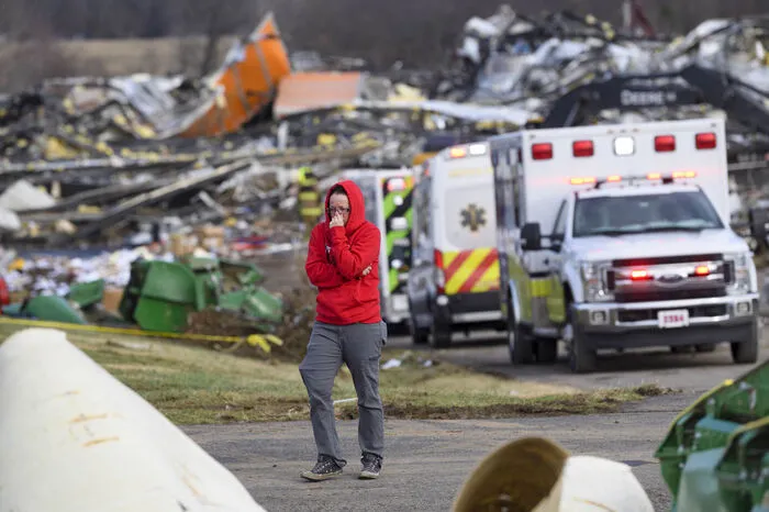 Auch andere Bundesstaaten wurden in der Nacht auf Samstag von dem verheerenden Sturmsystem getroffen. CNN berichtete von Tornados in sechs Bundesstaaten.
