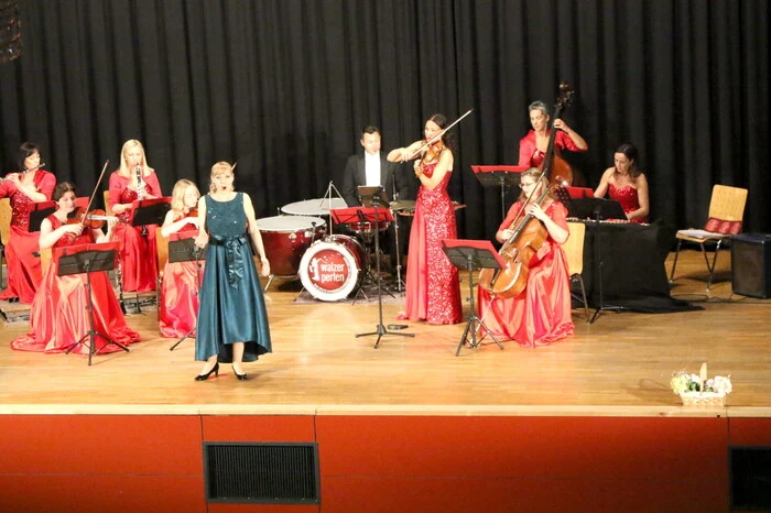 Als Solisten brillierten Jelena (Foto) und Florian Widmann. 