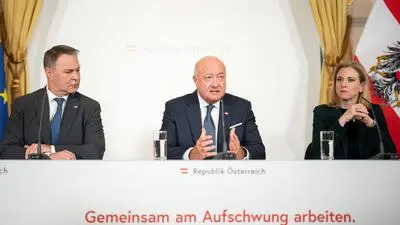 Vizekanzler Andreas Babler (SPÖ), Bundeskanzler Christian Stocker (ÖVP) und Außenministerin Beate Meinl-Reisinger (Neos) 