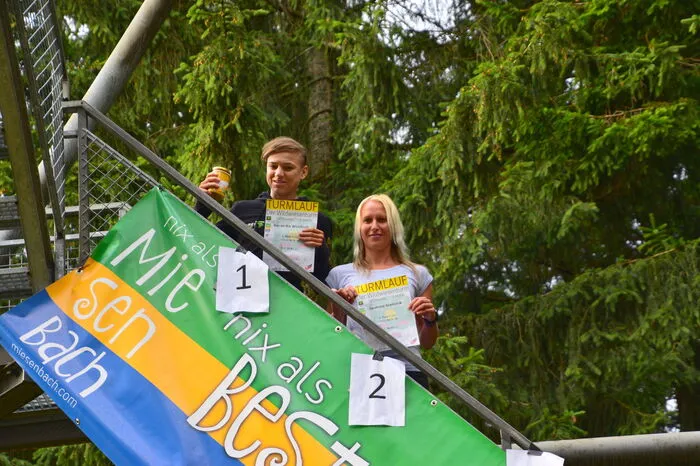 Damensiegerin Windisch und die zweitplatzierte Jasmina Klancnik.