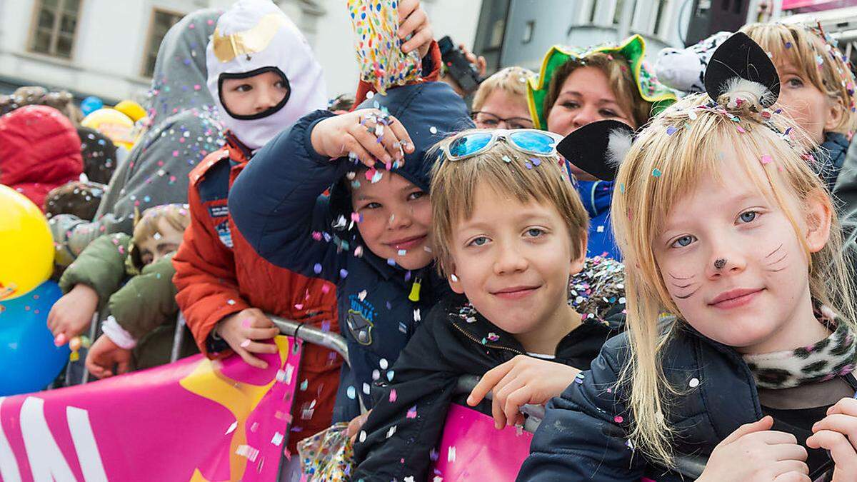 Buntes Kindertreiben in der Grazer Innenstadt