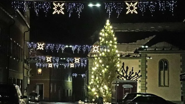 Trotz des starken Nebels gab es hoffnungsvolle Lichtblicke, wie den schönen Hauptplatz von Bad Eisenkappel