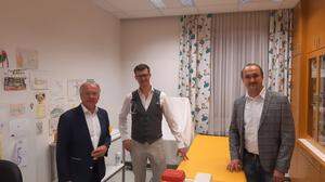 Der neue Kinderarzt Andreas Trobisch mit Bürgermeister Josef Ober und Stadtrat Markus Billek