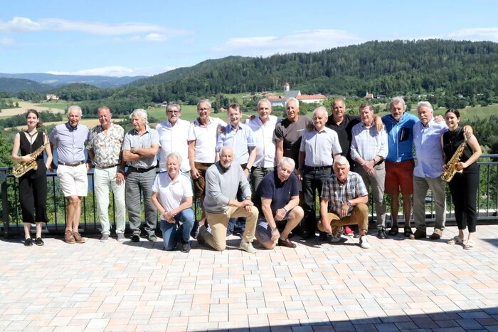 17 ehemalige Kicker der Bundesliga sowie Trainer-Legende Walter Ludescher waren gekommen, um sich zu unterhalten und in Erinnerungen zu schwelgen.