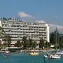 Das Parkhotel gleicht einem Schiff im See. Eröffnet 1963 gilt es als wichtigster Bau des modernen Wörthersee-Tourismus