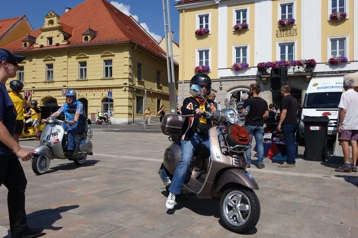 Zahlreiche Vespisti aus ganz Österreich waren vertreten. Einige Teilnehmer sind sogar aus der Schweiz angereist.