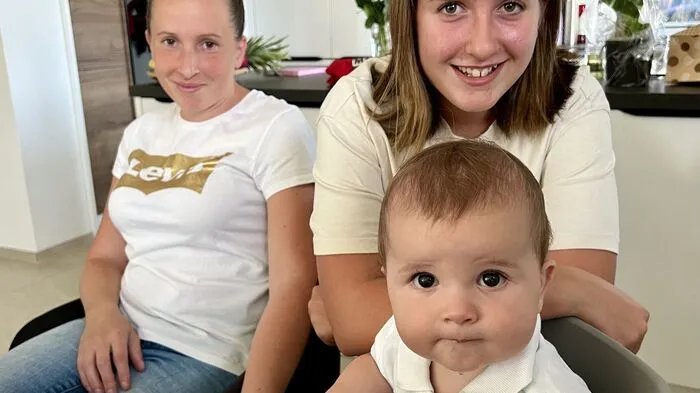 Vor einem Jahr brach Bettina Meister mit Herzstillstand im Schulhof zusammen - mit Baby Nino im Bauch. Heute feiern sie gemeinsam mit Ninos Schwester Fabienne einen "geschenkten" Geburtstag.