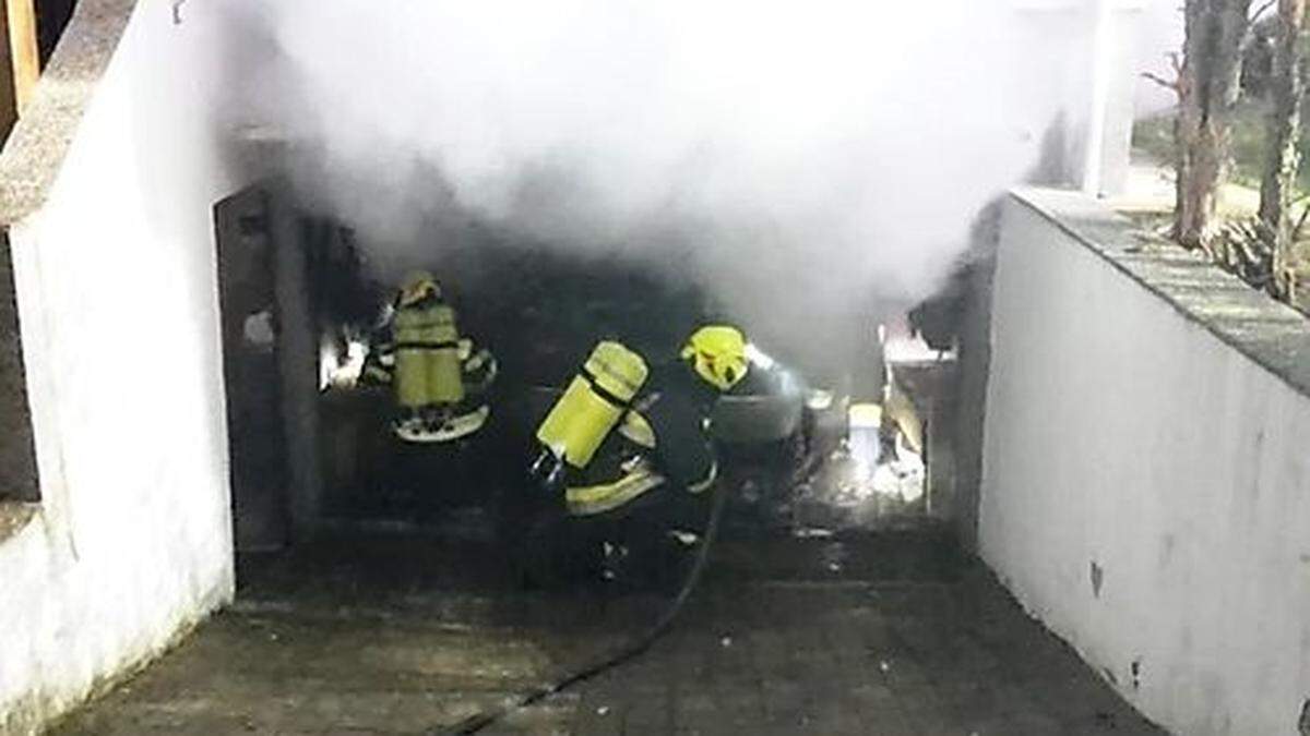 Der Brand dürfte in der Garage ausgebrochen sein