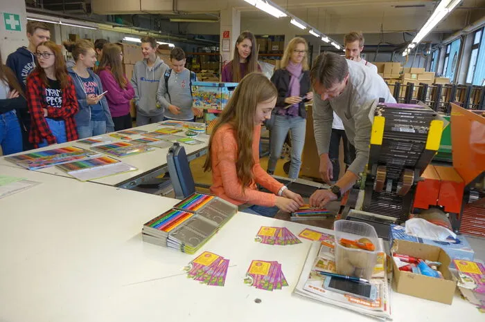Die Schüler durften das sogar selber ausprobieren.