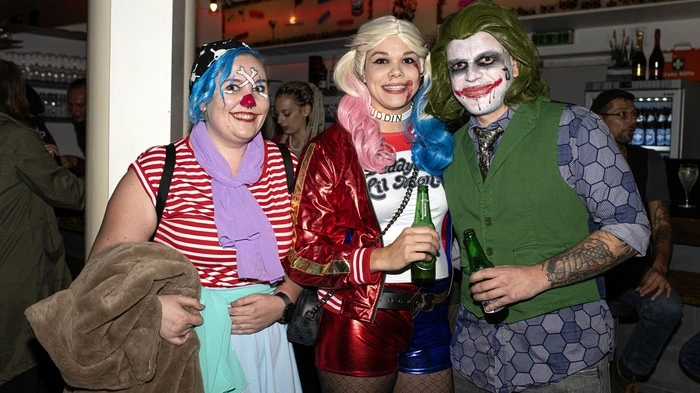 Mit dem neuen „art &amp; music club Point“ eröffnete zu Halloween Jürgen Tösch in der Michaeligasse 29 einen neuen Club, der Kunst und Musik abwechslungsreich auf elegante Weise verbindet.