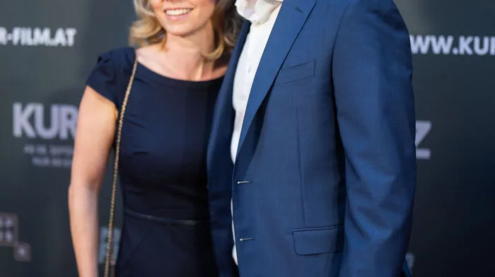 Die Premiere des zweiten Films über Ex-ÖVP-Chef Sebastian Kurz hat am Mittwochabend zahlreiche türkise Prominenz ins Wiener Artis-Kino gelockt.