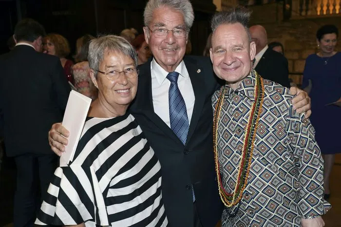 Margit Fischer, Alt- Bundespräsident Heinz Fischer und Festredner, Regisseur Peter Sellars vor Festakt