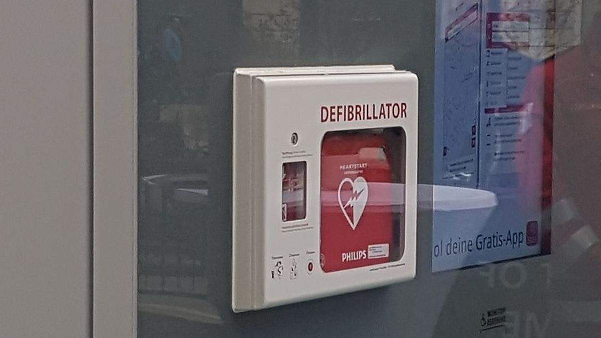 Öffentlich zugänglicher Defibrillator fehlt am Hauptplatz