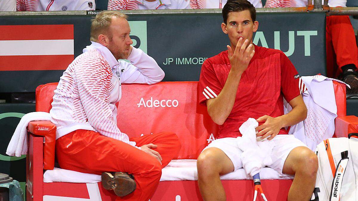 Davis-Cup-Kapitän Stefan Koubek (links) mit Dominic Thiem