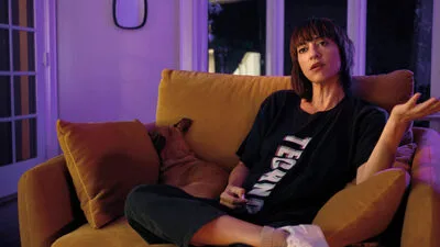 Ana Lily Amirpour ist eine der Filmemacherinnen, die in „No Mercy“ zu Wort kommen