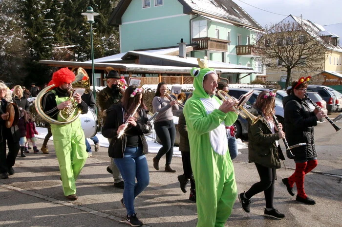 Einer der Höhepunkte: der Umzug mit dem Musikverein Kappel.