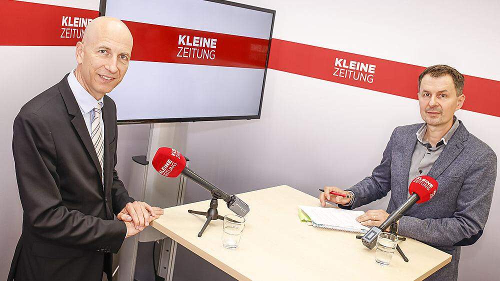 Arbeitsminister Martin Kocher im Gespräch mit Wirtschaftsredakteur Uwe Sommersguter