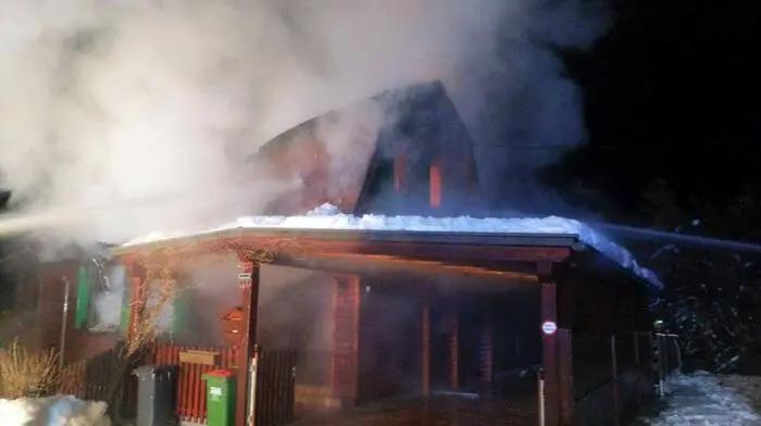 Gegen 3.30 Uhr rückten am Freitag fünf Feuerwehren nach Oberaichwald aus.