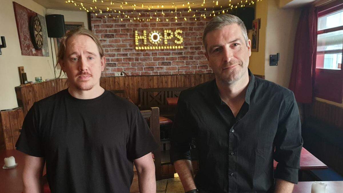 Ein eingespieltes Team: Die Gründer des &quot;Hops Craft Beer Pub&quot;, Niall White (links) und Fionn O'Sullivan