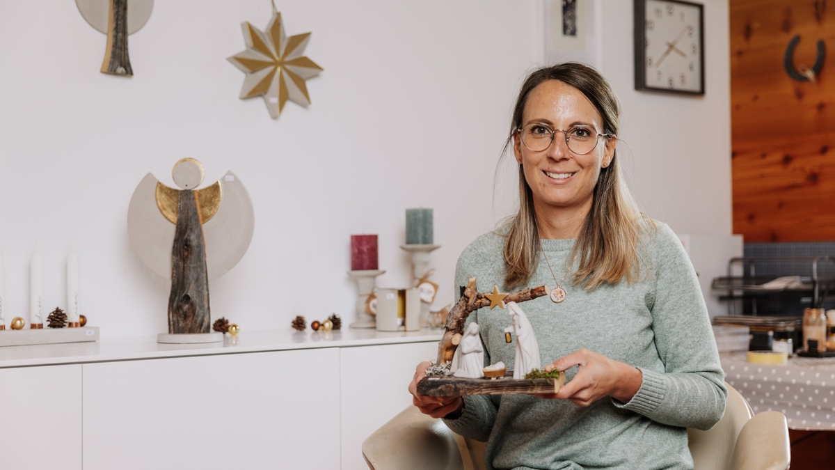 Theresa Wurzer fertigt ihre Geschenksartikel in Handarbeit 