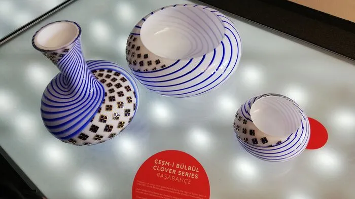 Türkische Designkultur: gedrehte, vergoldete Glaskunstwerke
