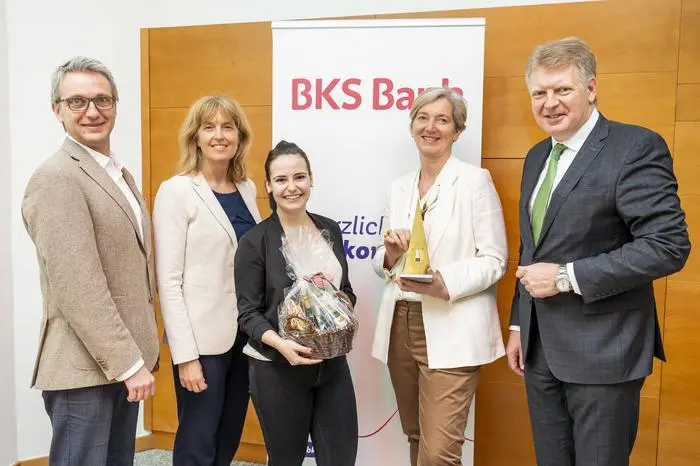 TRIGOS-Projektleiter Hanspeter Wirth, Bettina Kugi – TRIGOS-Koordinatorin der BKS Bank, Impulsgeberin Jasmin Pucher von Flex in Althofen, TRIGOS-Juryvorsitzende Gabriele Faber-Wiener, Gastgeber Manfred Geiger – Leiter der BKS Bank-Direktion Steiermark.