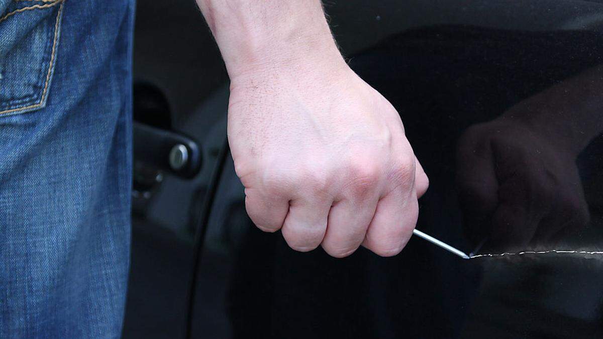 Ein Unbekannter hat das Auto der Frau zerkratzt (Symbolfoto)