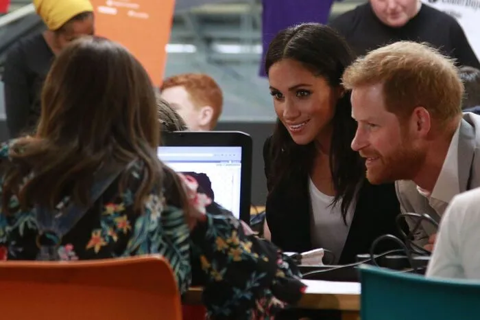 Prinz Harry und Herzogin Meghan mischten sich am Trinity College in Dublin unter das Volk ...