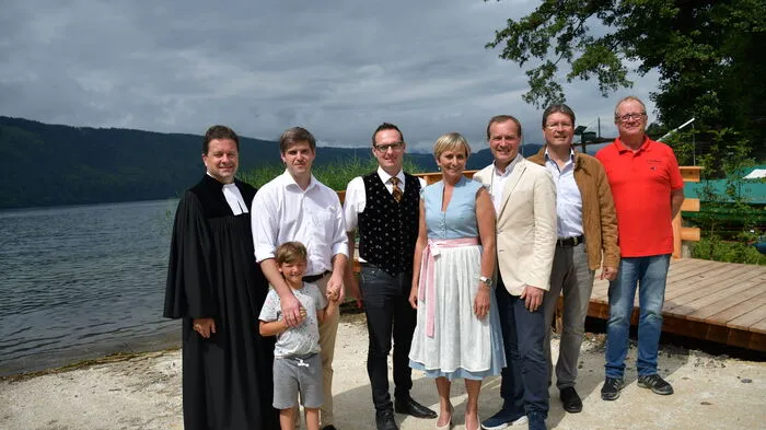 Eröffneten den Fischerpark: Pfarrer Jörg Hiltner, Landschaftsarchitekt Andreas Winkler mit Sohn Lorenz, Bürgermeister Michael Maier, Tourismusverband-Vorsitzende Melanie Golob, Tourismusreferent Ulrich Zafoschnig, Herbert Neubauer (Bundesforste) und Richard Žužek (Sportfischer).