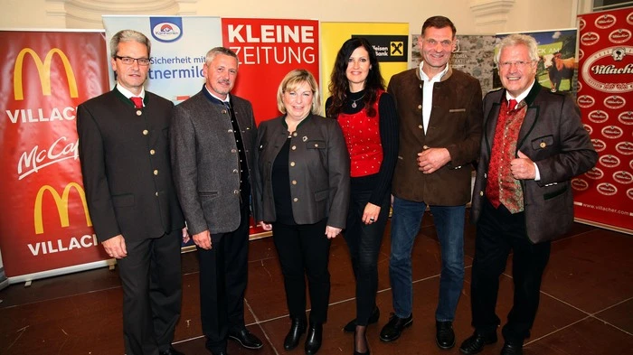 Fest der Stimmen in der Lodronschen Reitschule in Gmünd, am Bild Franz Moertl ( Ltg. 5 Gailtaler), Claus Faller ( Viz.Bgm.Gmuend ), Dir. Petra Kraemmer ( MC.Donalds Villach ), Daniela di Bernardo, Sepp Faschauner (Vorst.Mitglied Kaerntnermilch ), Richi Di Bernardo ( Projektleiter)