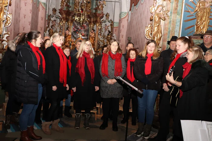 Sowie die „Young Voices“ des Volksliedchores unter Leitung von Stefanie Kraschl.
