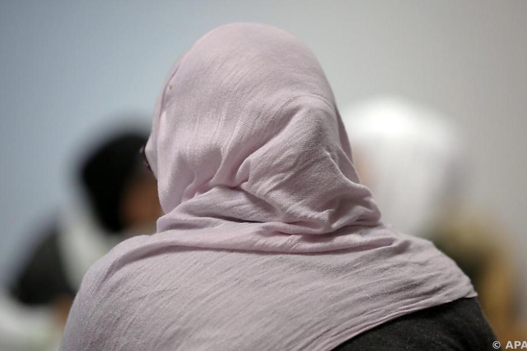 V Avstriji bo prepoved nošenja rut za otroke začela veljati s šolskim letom 2026/27, pred tem faza osveščanja