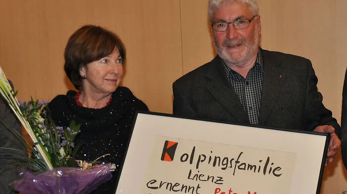 Peter Moser freut sich Gattin Luise über die Ehremitgliedschaft