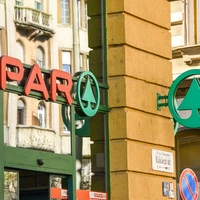 Spar-Supermarkt in der Innenstadt von Budapest: Ausländische Supermarktketten wie Spar, Penny, dm und Tesco fahren in Ungarn aufgrund der staatlichen Maßnahmen seit Jahren Verluste einfahren. Diese drohen mit Schadenersatzklagen