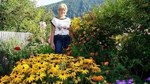 Überall blüht und gedeiht es rund um den Hof von Christa Podessers Familie in Trebesing