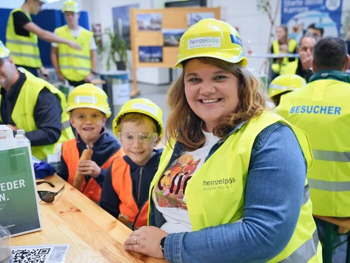 Besucherin Christina Kandutsch mit ihren Kindern.