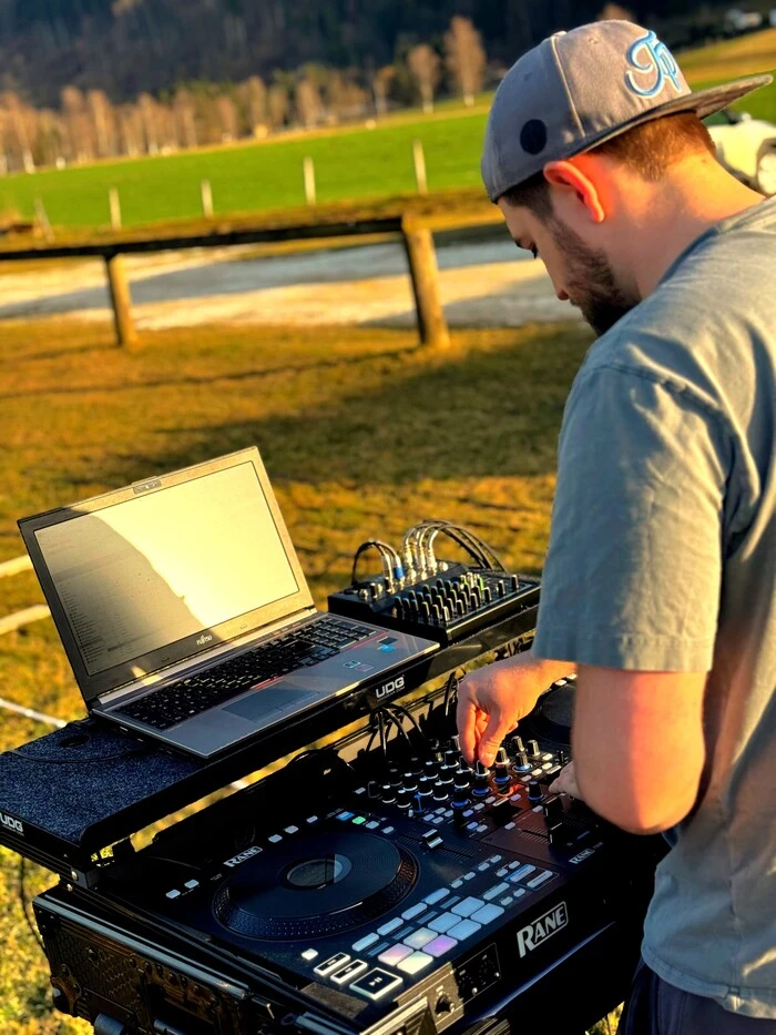 DJ Slandersam wird am 3. Juli am Feldkirchner Hauptplatz auflegen